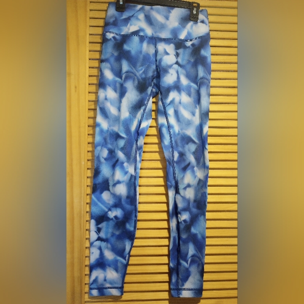 Lululemon Blue and White Patterned Leggings Size 6